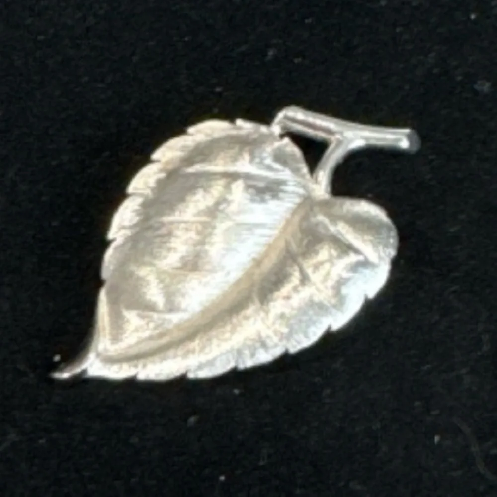 Crown Trifari 1960s Vintage Brushed Silver Tone Life Like Detailed Leaf Brooch